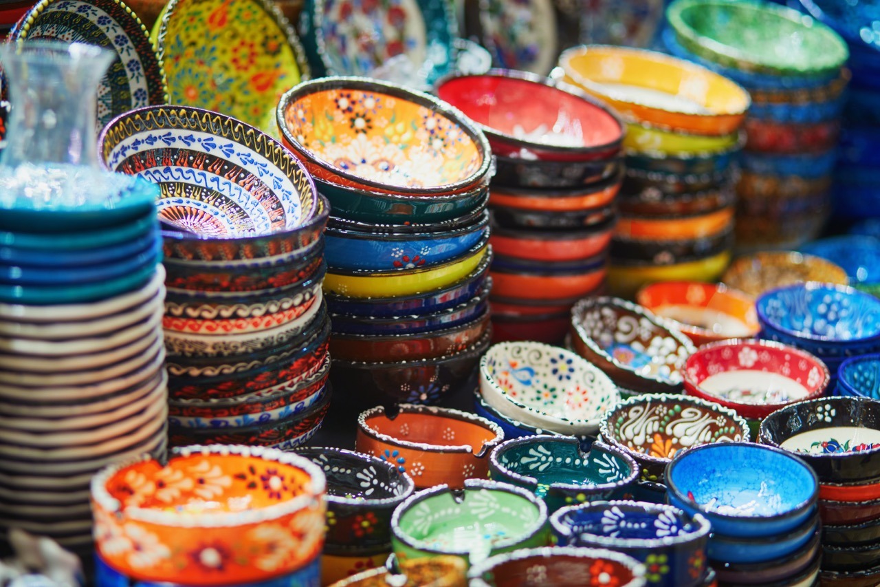 Selection of colorful ceramics on Egyptian Bazaar or Spice Bazaar, one of the largest bazaars in Istanbul, Turkey